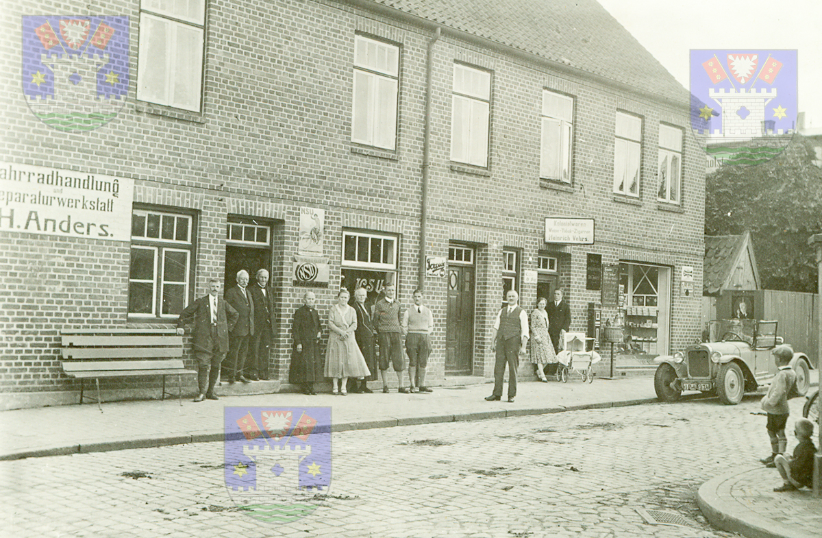 Niederstraße Nr. 27 (erbaut 1924 von Heinrich Anders), darin zwei Geschäfte Fahrradhandlung und Kolonialwarengeschäft